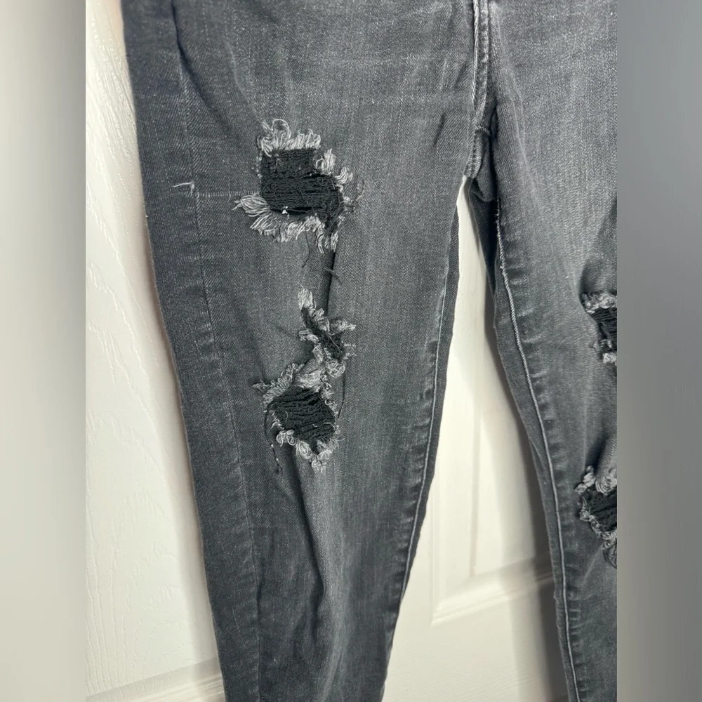 AMERICAN EAGLE Next Level Stretch Skinny Raw Hem Distressed Black Denim Size 4R - Picture 2 of 7